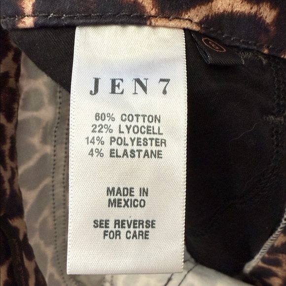 Chic Leopard Print Cropped Jeans - Picture 4 of 6